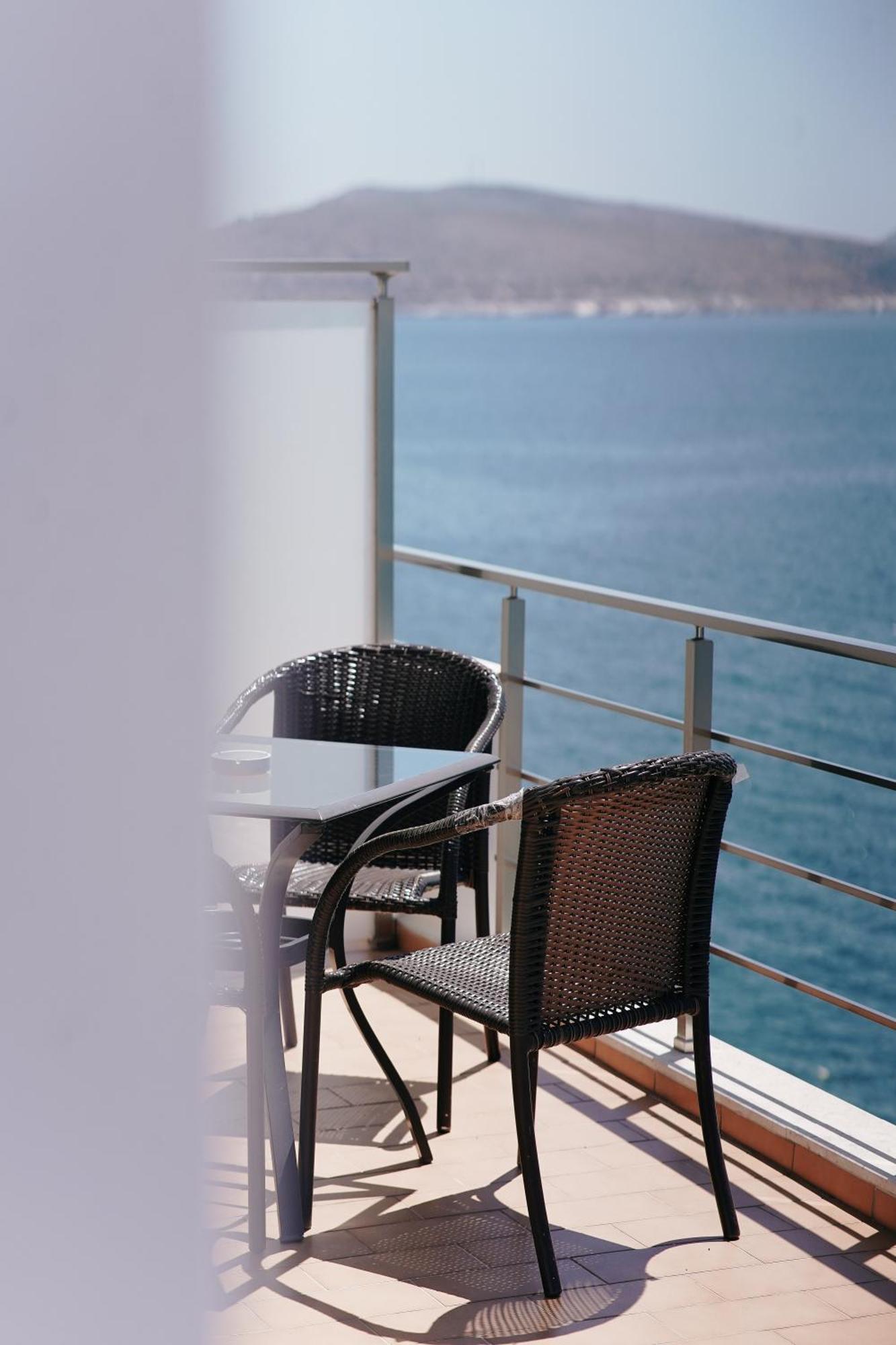 Hotel Jaroal Sarandë Buitenkant foto